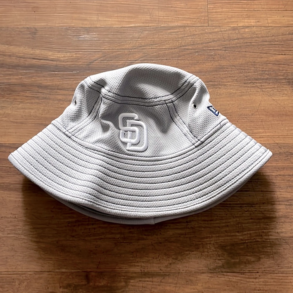New Era San Diego Padres grey bucket hat Unisex